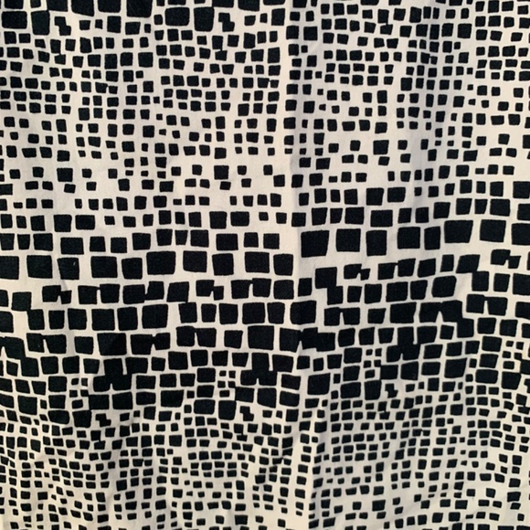 Black and white skirt - Picture 3 of 5